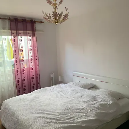 En Face De La Gare De St-louis Apartment