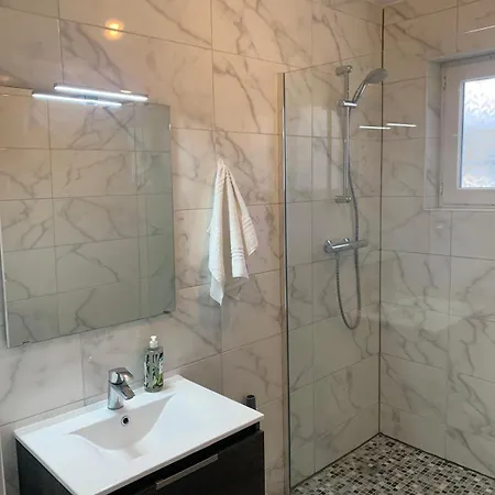 En Face De La Gare De St-louis