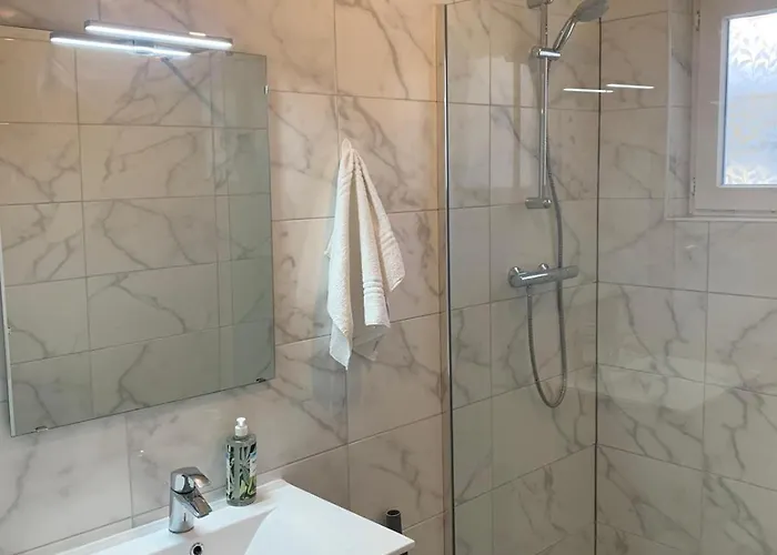 En Face De La Gare De St-louis